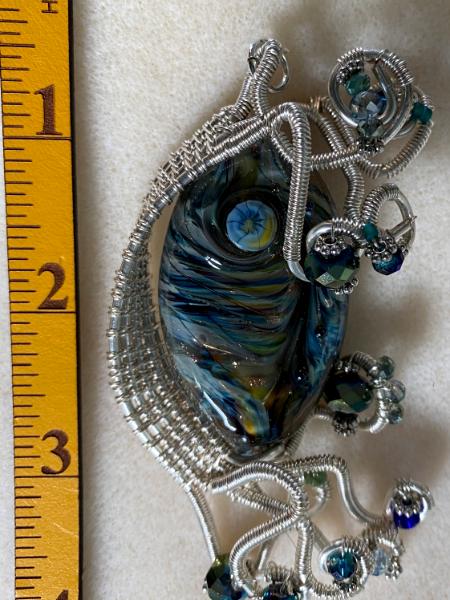 A wire wrapped Lisa bead pendant